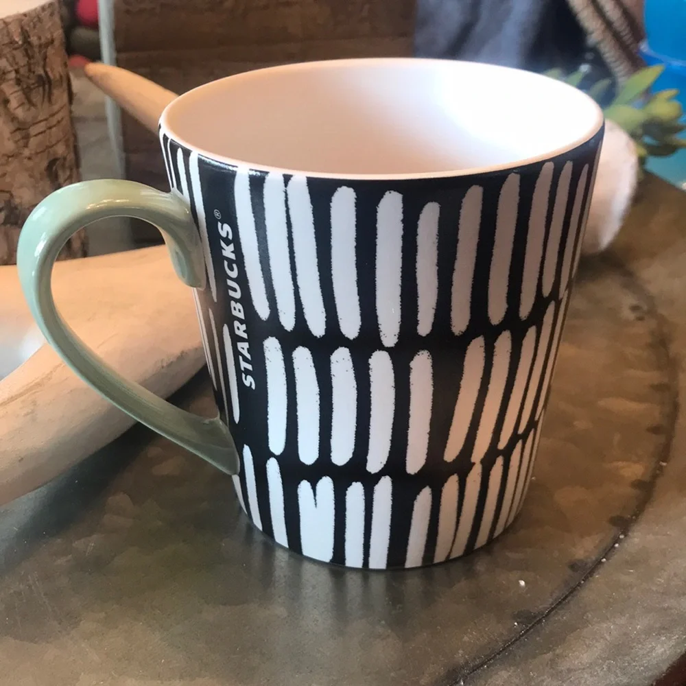 Rare Starbucks 2016 Polar Bear Mug Set